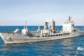 补给舰——移动的“海上后勤仓库”图片