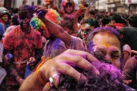 印度将成第一人口大国，4.5亿人不想工作，当地人：躺着看天比当苦力好图片