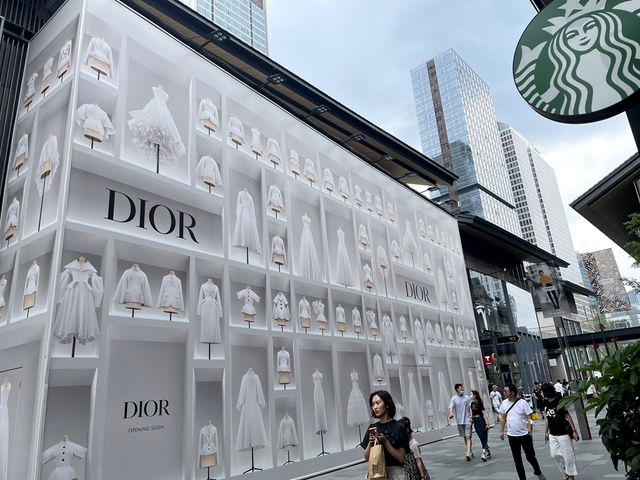 实探：围挡中，又双叒叕将上新！成都市中心将迎来一波重磅首店，有你期待的吗？