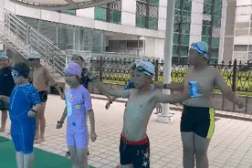 学游泳、上防溺水课！60多名“小候鸟”飞进黄龙亚运场馆，开启快乐暑假图片