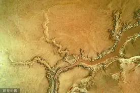 河南洛阳：小浪底水库排沙放水 上游黄河滩涂宛如“沙画”图片