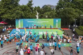 五百浪里白条畅游钱塘江源头！浙江公开水域游泳赛在江山举行图片