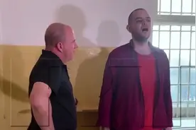 在顿涅茨克被判死刑的英雇佣兵唱俄国歌？俄分析人士：为讨好俄政府图片