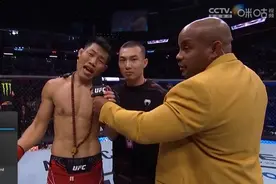 他做到了！李景亮赛后难掩激动情绪，接受采访时落泪图片