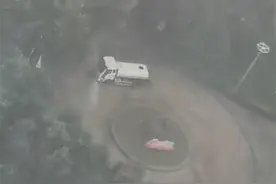 沈阳城管局再回应“洒水车雨天转圈洒水”：借雨水高压冲洗，事半功倍图片