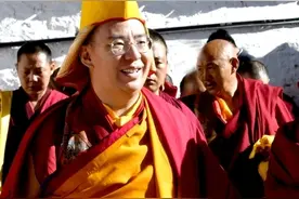 班禅在藏传佛教格鲁派祖寺朝拜图片