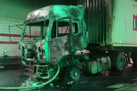 宁波一高速隧道内货车起火！拥堵长达1个半小时，无人伤亡图片