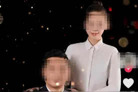 女网红与“警服父亲”合照引争议 前短视频编导：其账号就以炫富为人设图片