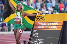 田径世锦赛：弗雷泽夺得女子百米冠军图片