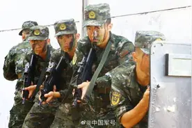武警新兵作训服上新了，训练场上看才叫帅图片