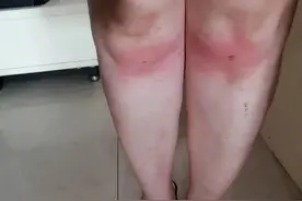 女医生跪地救助患热射病环卫工，将一万元“天天正能量”奖金捐给红十字会图片