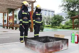 关键时候可乐能灭火？临沂消防员现场实验“可乐灭火”给出答案图片