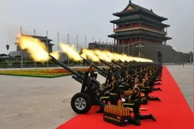 最帅“单膝跪地”、最齐“四线三音”……他们向世界鸣响大国威仪图片