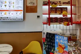 蜜雪冰城“向下”，幸运咖“向上”！在京连开两家，低至5元/杯的咖啡可还行？图片