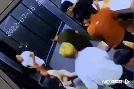 郑州男子强拖女子进酒吧厕所，被采取刑事强制措施！涉嫌犯罪图片