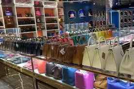 做外贸生意的老板，一次性出售十多只“爱马仕”包包，疫情之下，从“包治百病”到“卖包求生”图片