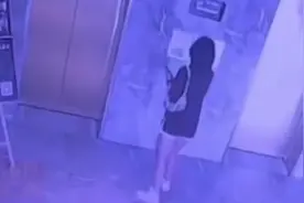 女生等电梯遭陌生男从背后推撞，派出所回应：已抓获肇事者图片