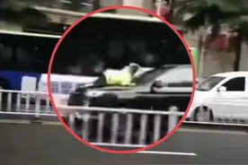 贵州一越野车抵着交警冲坡，官方：交警身体无碍，案件正在处理图片