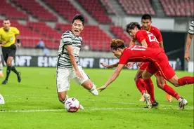 1脚射门、1记乌龙、0比3完败给韩国，国足东亚杯首秀交卷图片