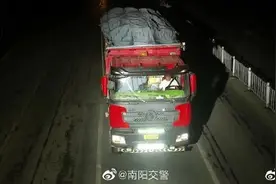 夏季整治百日行动丨货车加装LED“亮瞎”电子眼， 交警：重罚！图片