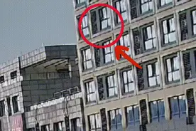 记者对话徒手接住坠楼女童当事人：不管能不能接住都要接图片