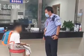 9岁男孩深夜趁爸爸睡着徒步找奶奶：很久没见 想她图片