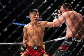 中国UFC一哥李景亮忘记UFC的新规，身披国旗庆祝遭处罚虽可惜却有规可循图片