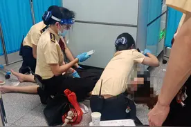 孕妇低血糖晕倒在地铁站台，工作人员及时救助脱险图片