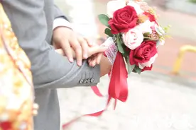 疫情下的人世间丨结婚典礼受疫情影响推迟，但幸福不会图片