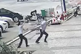 一位父亲帮助了另一位艰难的父亲！网友：被陌生人的善意打动图片