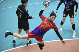 #（体育）（1）手球——全国女子手球冠军杯：上海队胜广西队图片