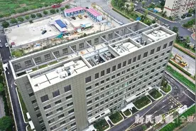 一河之隔 医院顶楼空调轰鸣惹人烦图片