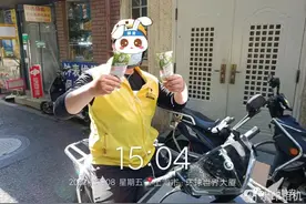 冰袖、冰饮、冰西瓜……高温下，Ta们这样为骑手“降温”图片