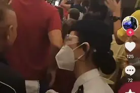 老年旅行团火车车厢蹦迪，一路白天唱跳到黑夜！网友：熊孩子变老了图片