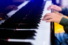 暑假299元的音乐课程是“陷阱”吗？| 争鸣图片