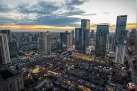 2021年成都居民人均可支配收入达45755元，比2012年增长1.1倍图片