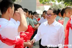 政策解读会、一次红色教育、一次主题演讲……聊城“归雁”仪式系列活动助力退伍军人牢记初心再出发图片