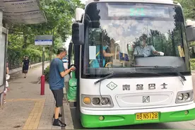 青岛公交线网加快优化调整，这些区域居民出行更方便了图片