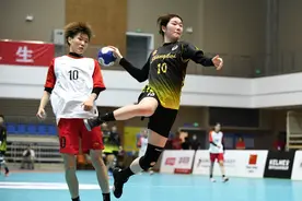 #（体育）（2）手球——全国女子手球冠军杯：上海队胜北京队图片