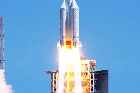 有六层楼高、为当今世界最大单体载人航天器 航天六院液体动力助推问天实验舱成功发射图片