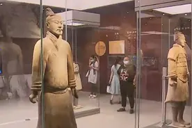 秦兵马俑掀起观展热潮 文创产品销售火爆图片