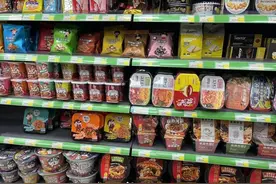 自热米饭里的“米”是什么米？我们放大一万倍给你看图片