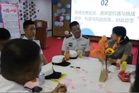 太甜了！这些海军兵哥哥被牵走了图片