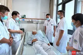 东方一男子被钢筋贯穿身体后续：“TTA团队”紧急救治，男子能进食了图片