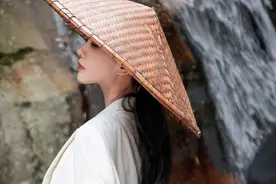 出山了！刘诗诗拍摄山水写意大片 戴个斗笠都好看图片