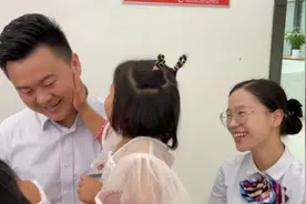 “和孩子很有缘！”两名好心人和被救女童再次同框，家属致谢图片