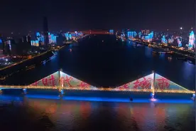 武汉长江灯光秀与全国14家知名广告企业达成战略合作图片