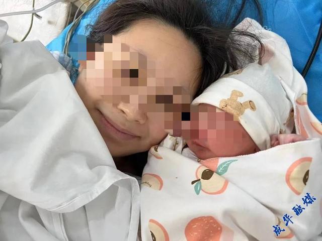 “六斤，甜一出生了！”成都封控小区里传来喜讯