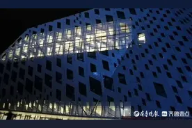 每晚爆满一座难求，济南为“夜读人”亮起一盏灯图片