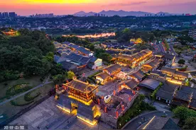 江西赣州：江南宋城历史文化街区灯光璀璨 夜景迷人图片